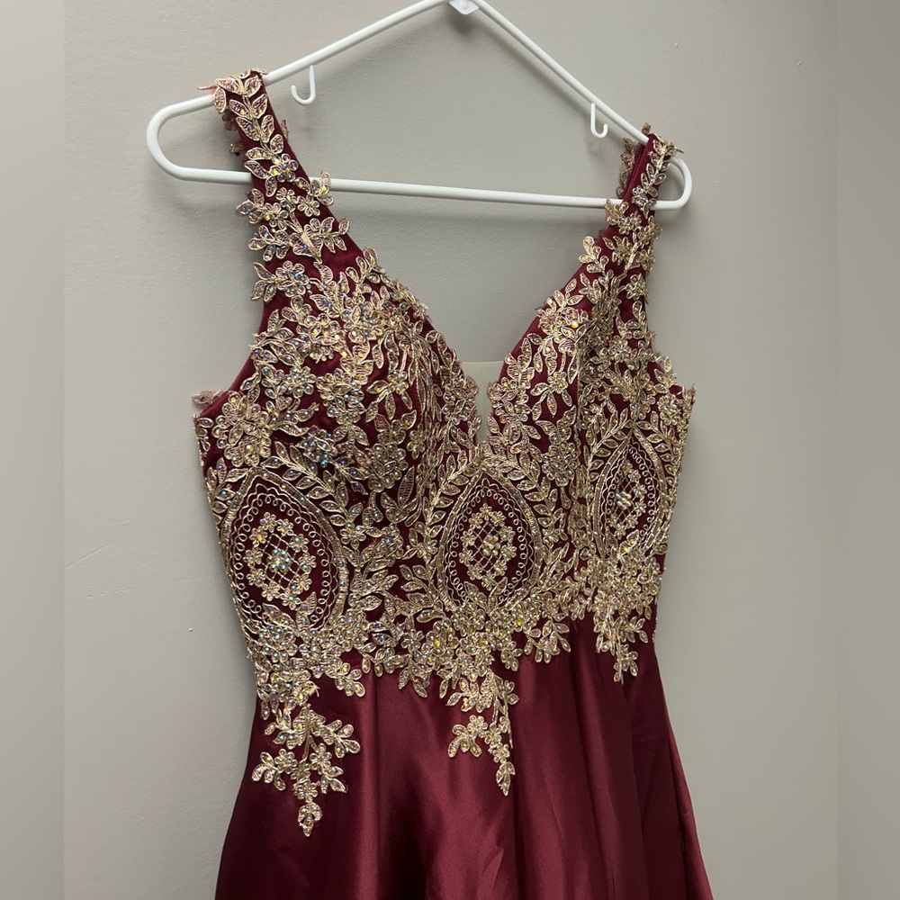 Sugar Burgundy‎ & Gold Embroidered Ball Gown Size M (Formal/Prom) - Picture 2 of 8